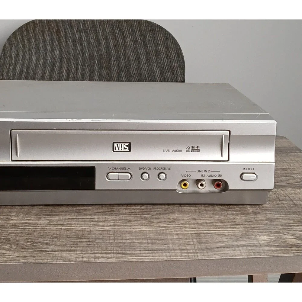 Samsung VCR DVD-V4600C. Silver. DVD/VHS Combo. PARTS ONLY. No Remote.